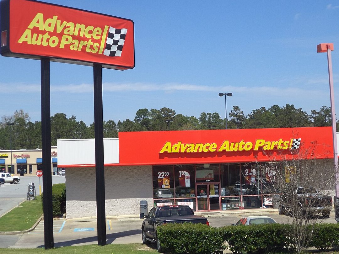 advance auto parts trading