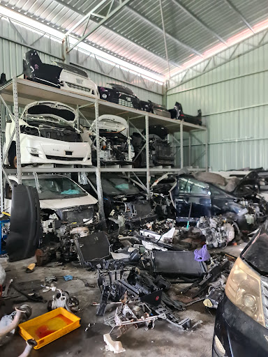 Paksu Farid Garage (GUDANG No.2) atas bukit